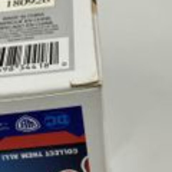 Funko Pop! Superman 251 Specialty Series Vinyl Figure With Protector - Picture 14 of 16